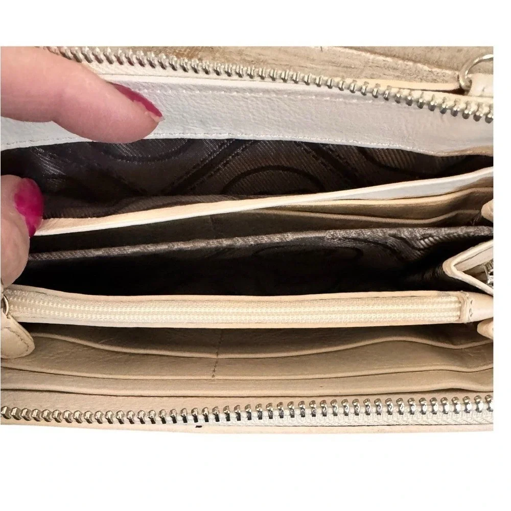 Brighton Ferrara White Leather Zip Around Organizer Wallet Crossbody Heart Logo - Picture 5 of 9